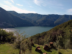 Monti di Germanello (550 m) - Laglio | Randonnée de Laglio au Mont Colmegnone