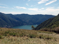 Piana delle Erbe (1170 m) - Laglio | Randonnée de Laglio au Mont Colmegnone